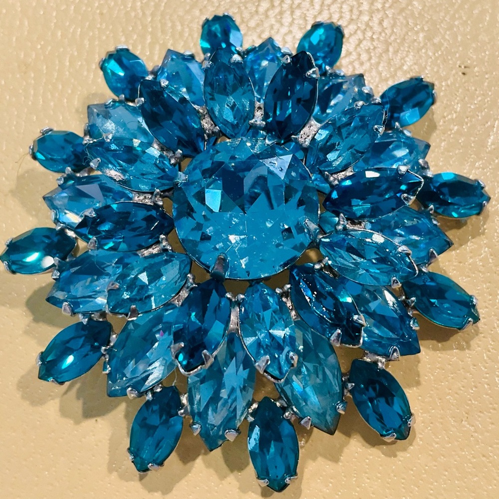 GORGEOUS Regency Blue & Aqua Rhinestone Brooch